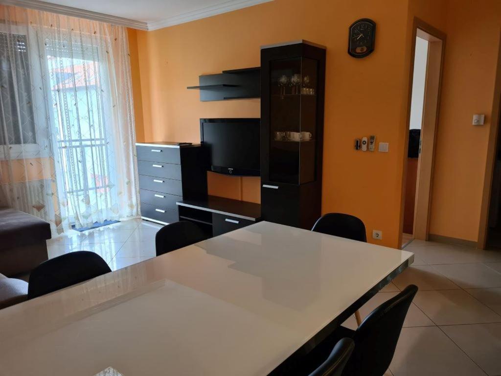 שיופוק Plazs Apartman מראה חיצוני תמונה
