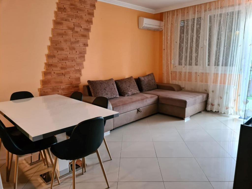 שיופוק Plazs Apartman מראה חיצוני תמונה